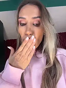 evelyn_evyyy - Evelyn_Evyyy's free webcam - UK Sex Cams