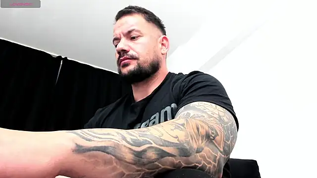 musclemonster31 (Ask my age) - cym show