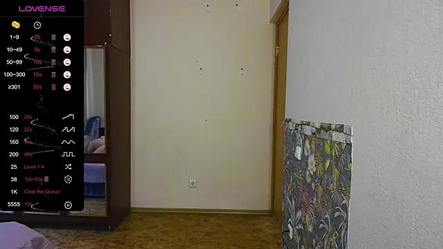 Chloe_strip