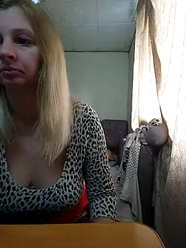 BustyBlond