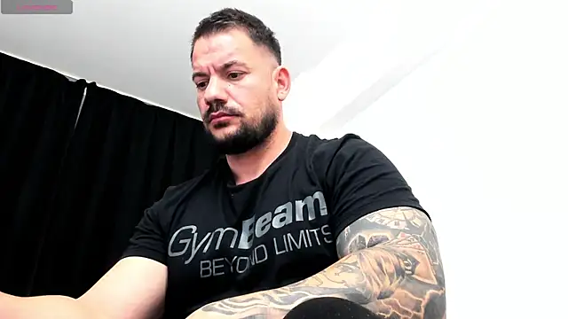 musclemonster31 (Ask my age) - cym show