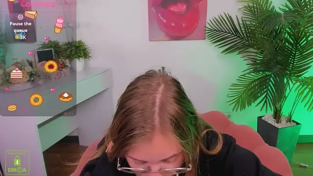  LayriantaVee chat room