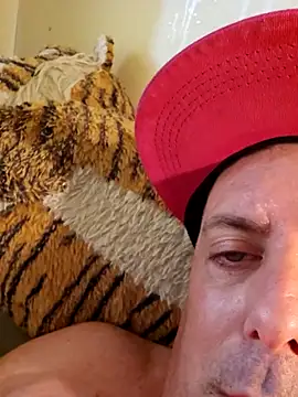 heterohotguy1 - HeteroHotGuy1's free webcam