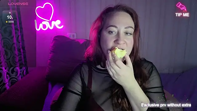 kellycrystall - KellyCrystall's free webcam - UK Sex Cams