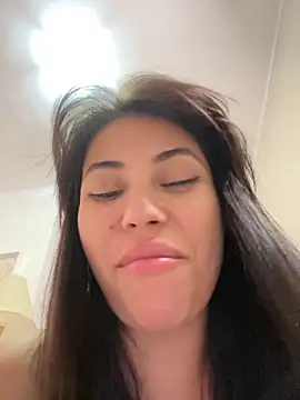 sweet_lya09 - Sweet_Lya09's free webcam - UK Sex Cams