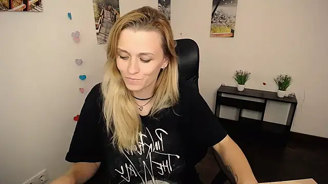 peppymia - PeppyMia's free webcam - UK Sex Cams