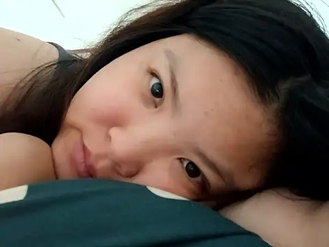 hello098712's Stripchat show and profile