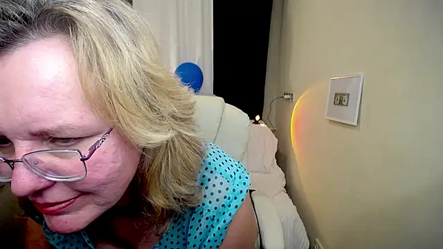 VestaWoody on StripChat