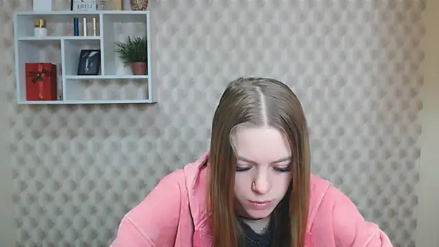 AliceFlirtt_