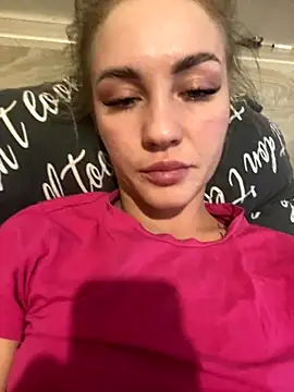 DreamGirl-777 on StripChat