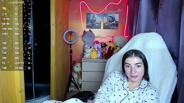 Fiery_Brunette_