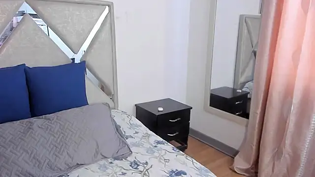 mia_fox4 - Mia_fox4's free webcam