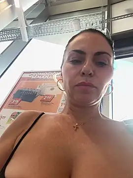 KimKelly13's Stripchat show and profile