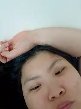 hello098712's Stripchat show and profile
