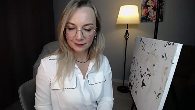 Ava_Elior