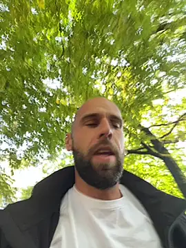 tu_ho_mie (Ask my age) - Public - naked masturbating