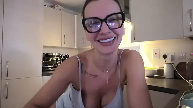 QuenMonicaUK