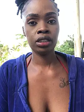 LuciousLips96