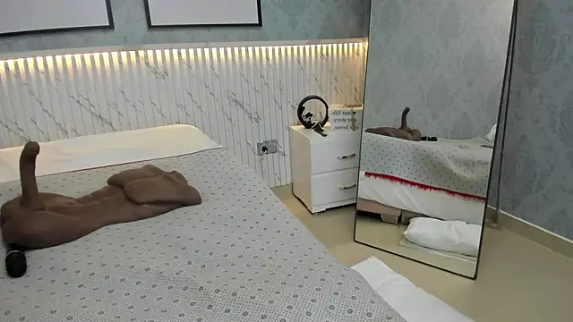 Ximenahott_