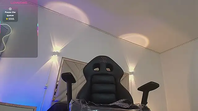 Violet_tay1