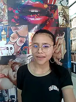 SofieLove_01 live cam screenshot female on Bagaboante — Live Sex Chat & Cams