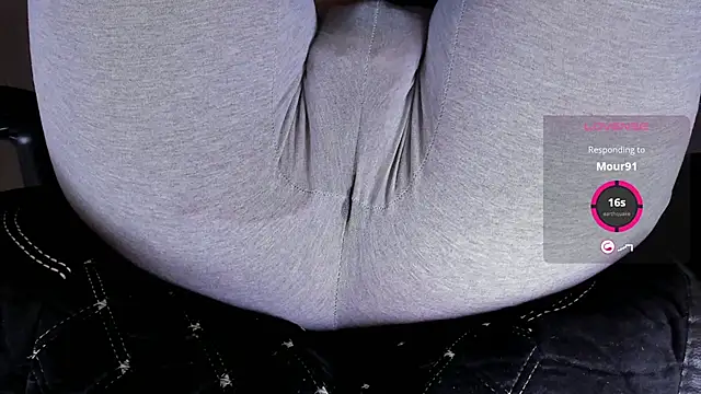 Cameltoe_squirt_inPants