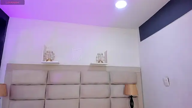RoseCassie Live Webcam on Stripchat