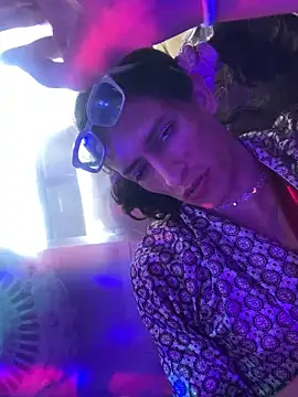 gurlnips