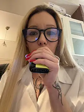 babydolll - Babydolll's free webcam