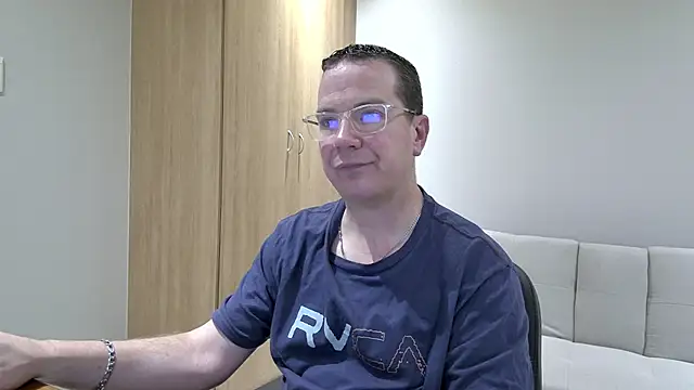 brettj81 - BrettJ81's free webcam
