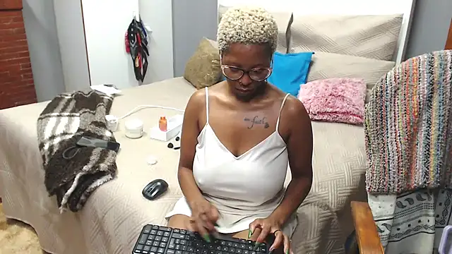 kay-tee - Kay-Tee's free webcam - UK Sex Cams