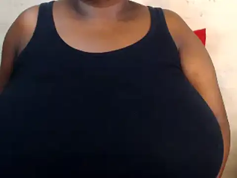 JuicyBigBoobz