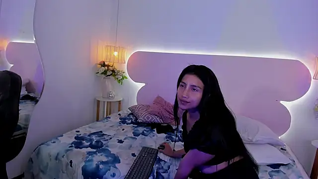 naomiii__ - Naomiii__'s free webcam - UK Sex Cams