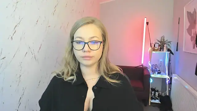 holly_xglam - Holly_xglam's free webcam - UK Sex Cams