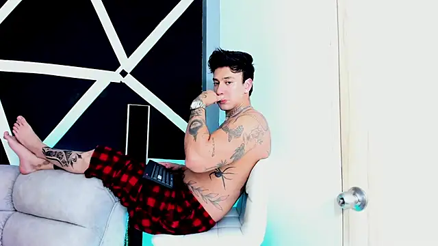 JUSTIN_FULLER1 live cam screenshot male on Bagaboante — Live Sex Chat & Cams