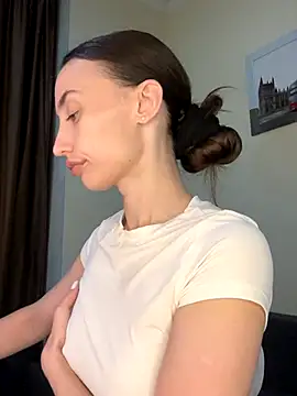 Polli_Kiss from StripChat is Freechat