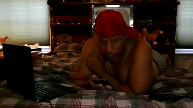 pimpdaddy4ever - Pimpdaddy4ever's free webcam - UK Sex Cams