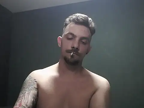 guesswhatbitch - Guesswhatbitch's free webcam - UK Sex Cams