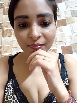 queen-aditi - QUEEN-ADITI's free webcam - UK Sex Cams