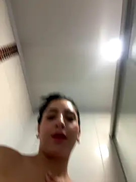 Alicia_vellami
