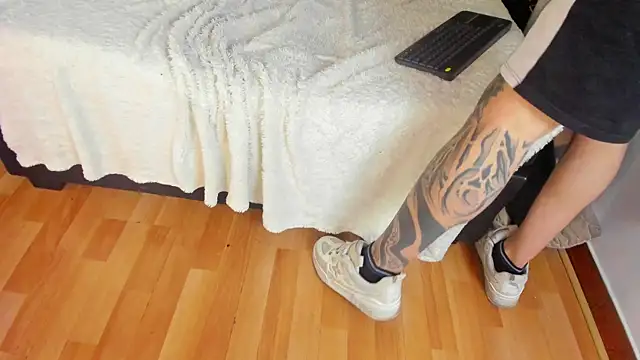 bodyinkdesire - BodyInkDesire's free webcam - UK Sex Cams