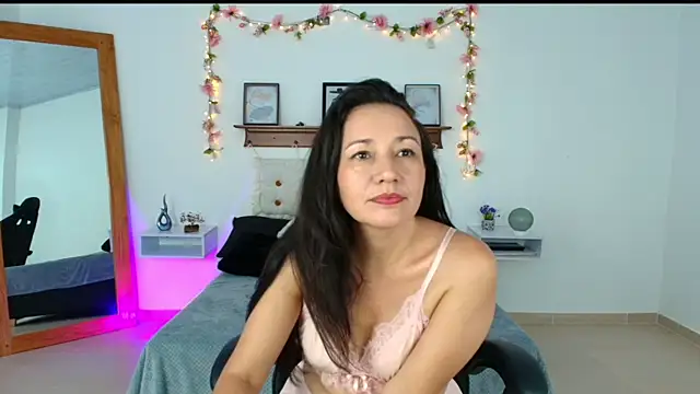 cherry_juicyxxx - Cherry_juicyxxx's free webcam - UK Sex Cams