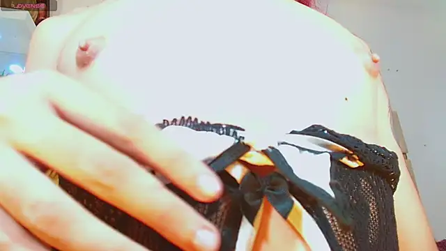 sarahh-sophia - Sarahh-Sophia's free webcam - UK Sex Cams