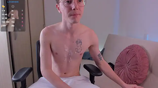 niico_18 on StripChat