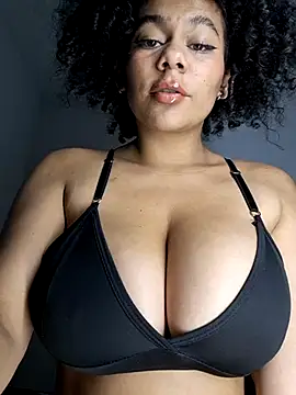 Webcam Model (Yerystar)  is live.Free join now!