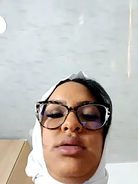 nashiira_'s Stripchat show and profile