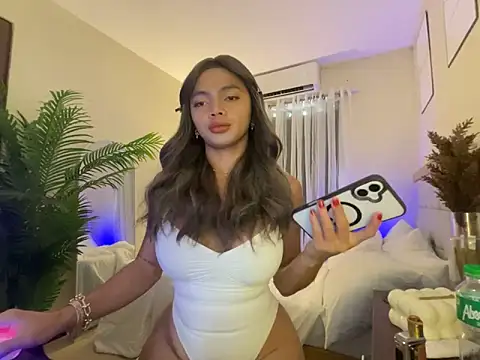 underratedGIRLS Live Webcam on Stripchat