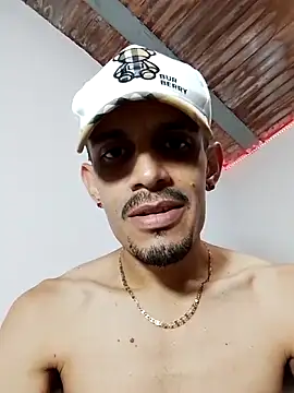 LATINMONSTER26CM live cam screenshot male from Colombia on CUM.show – Splashy Live Cam Performances