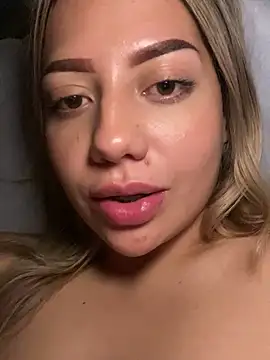 Webcam Model (MissCat_)  is live.Free join now!