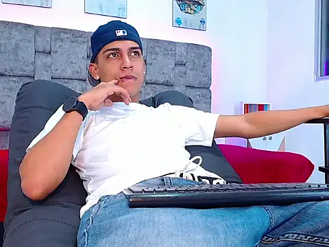 david_santos16 - David_santos16's free webcam - UK Sex Cams